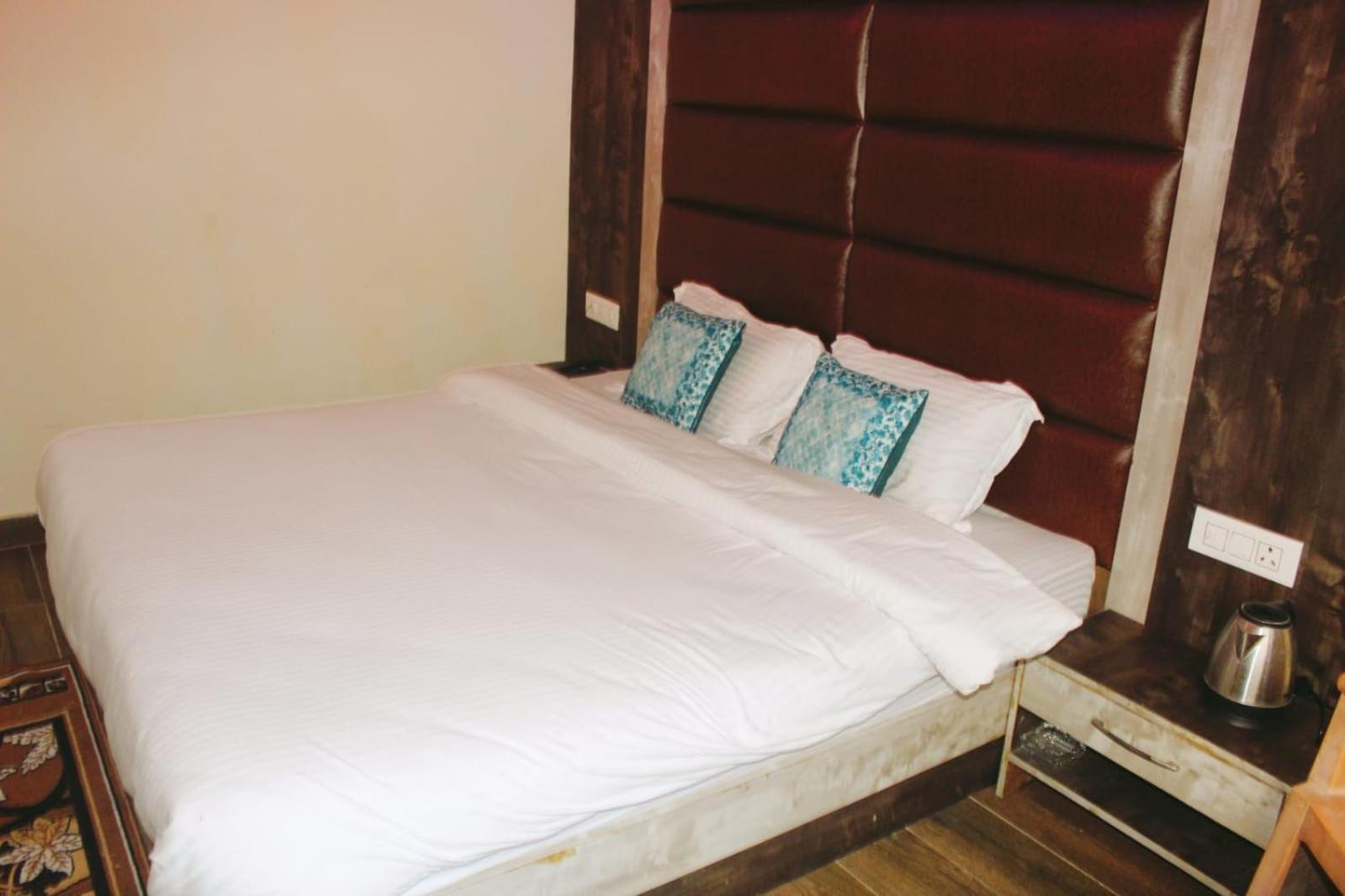 Hotel White Cloud Banikhet Экстерьер фото
